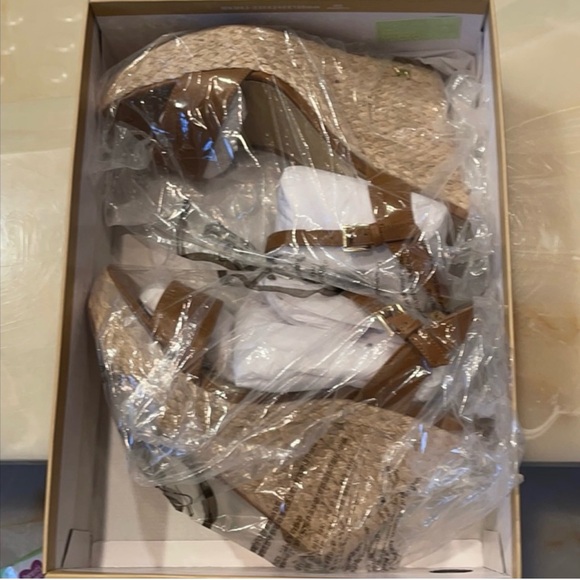 Michael Kors Jill Leather Wedge Shoes Brand New in Box and NWT. - Picture 6 of 10